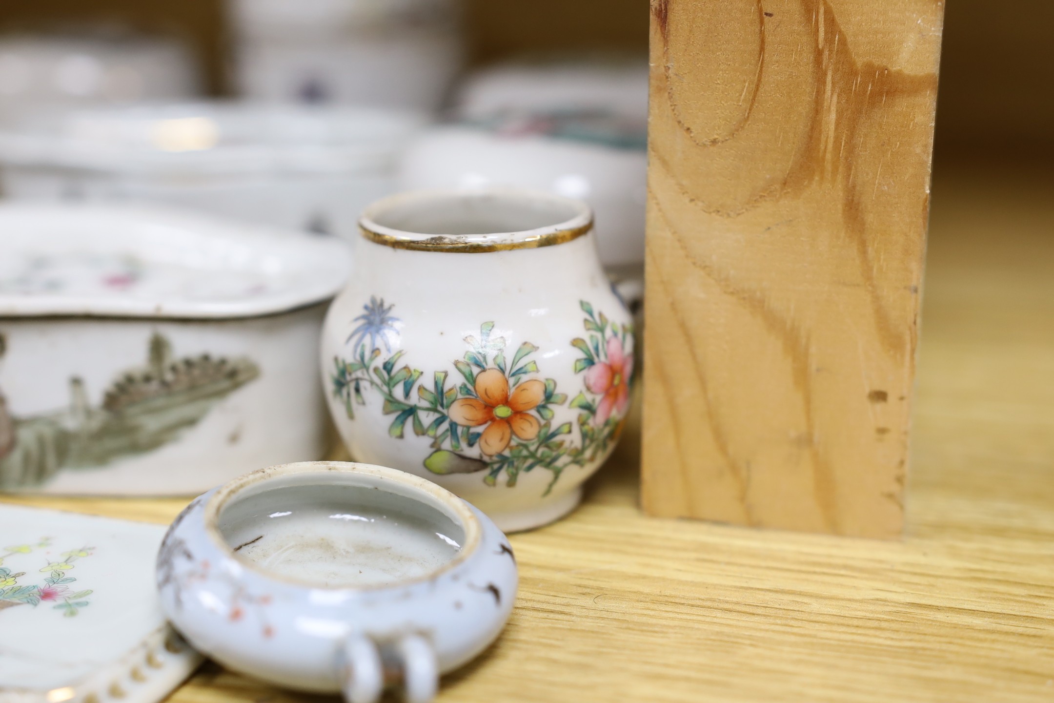 Twelve items of Chinese Republic porcelain, including two bird feeders, tallest 10 cms high